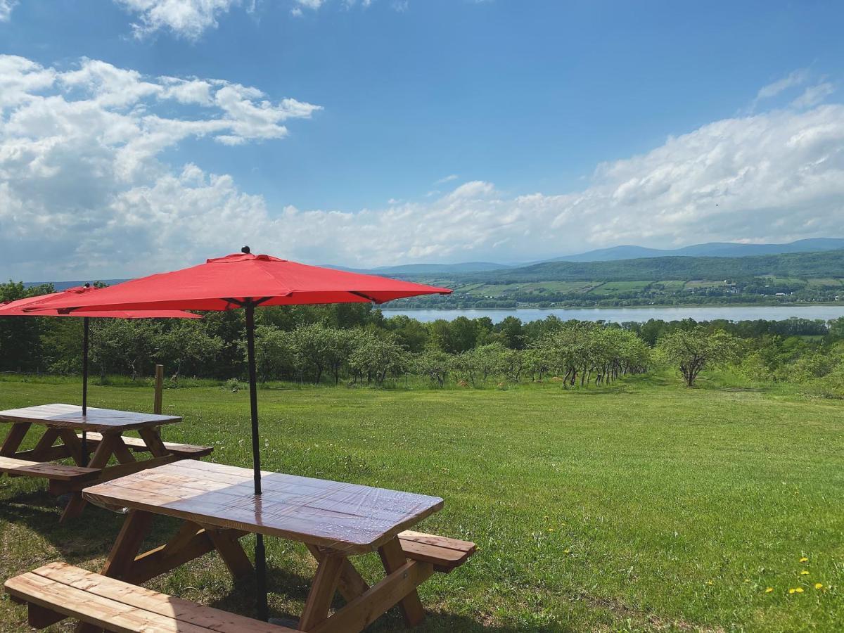 Domaine Steinbach Cidrerie B&B Distillerie St-Pierre-de-l'Île-d'Orléans Buitenkant foto