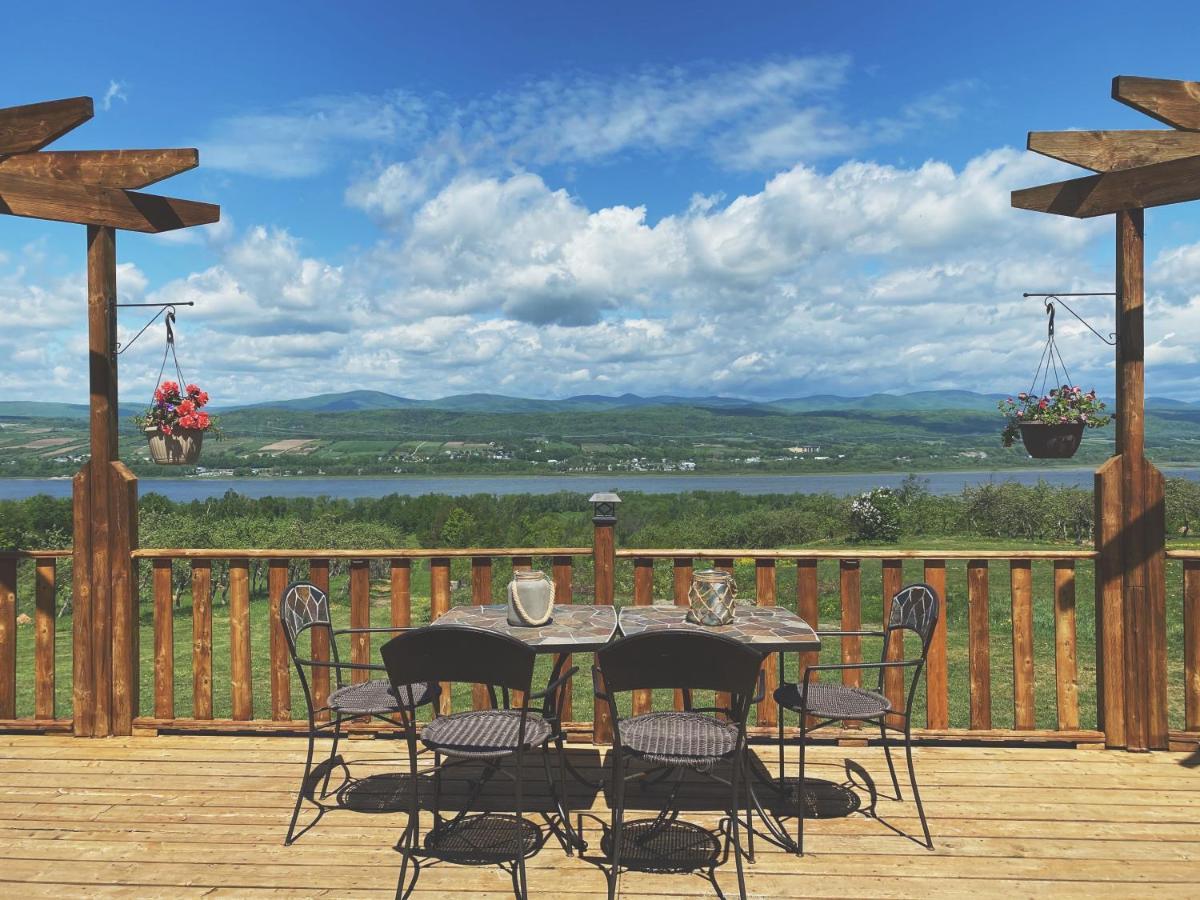 Domaine Steinbach Cidrerie B&B Distillerie St-Pierre-de-l'Île-d'Orléans Buitenkant foto