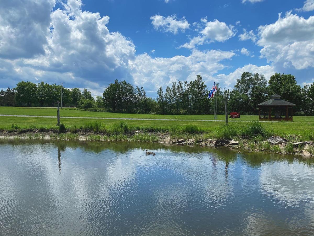 Domaine Steinbach Cidrerie B&B Distillerie St-Pierre-de-l'Île-d'Orléans Buitenkant foto