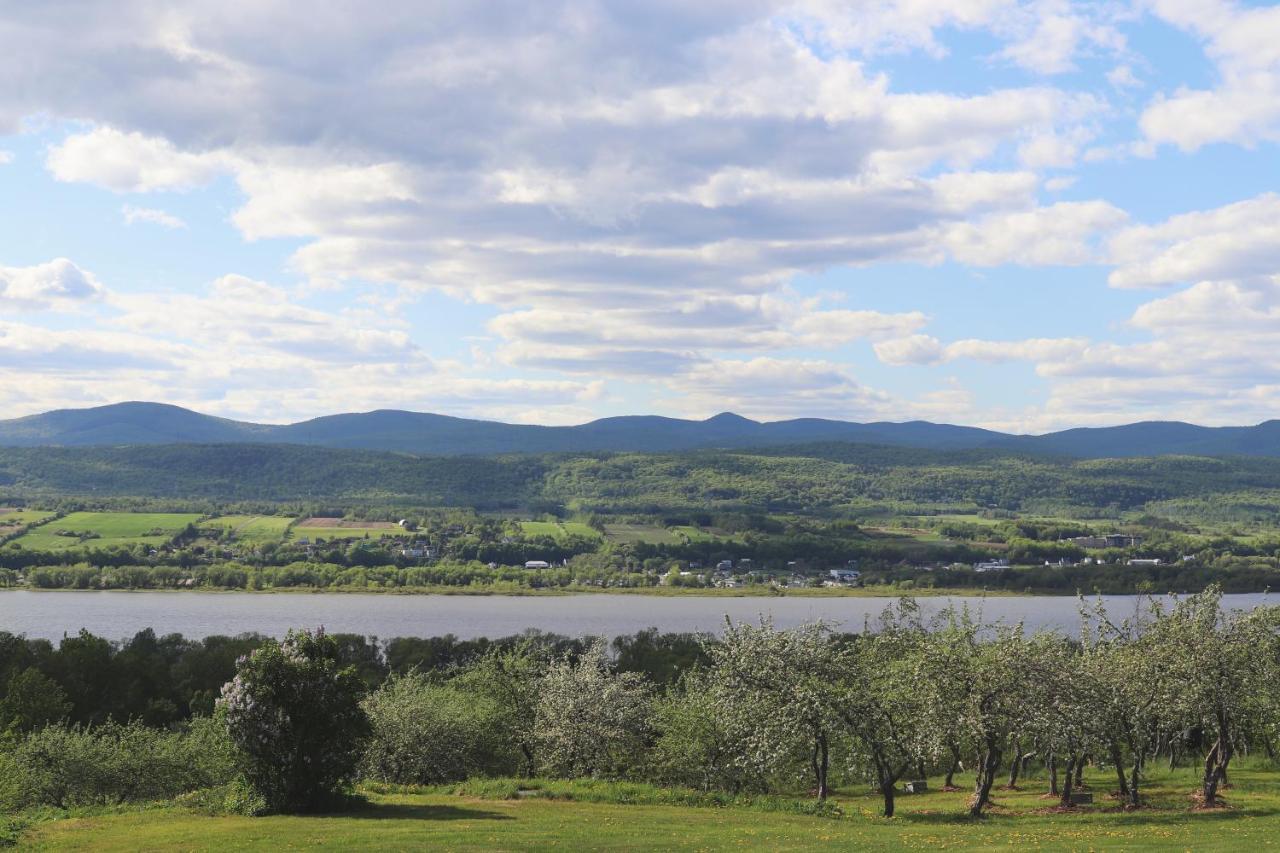 Domaine Steinbach Cidrerie B&B Distillerie St-Pierre-de-l'Île-d'Orléans Buitenkant foto