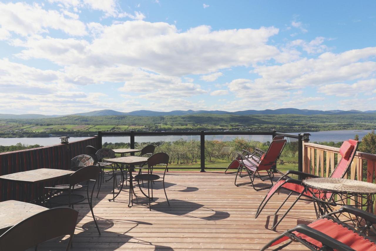 Domaine Steinbach Cidrerie B&B Distillerie St-Pierre-de-l'Île-d'Orléans Buitenkant foto